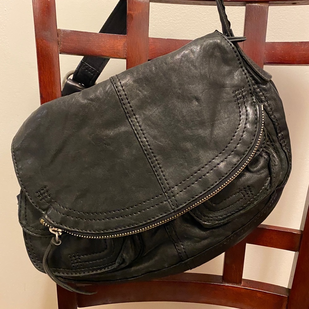 Black shoulder bag